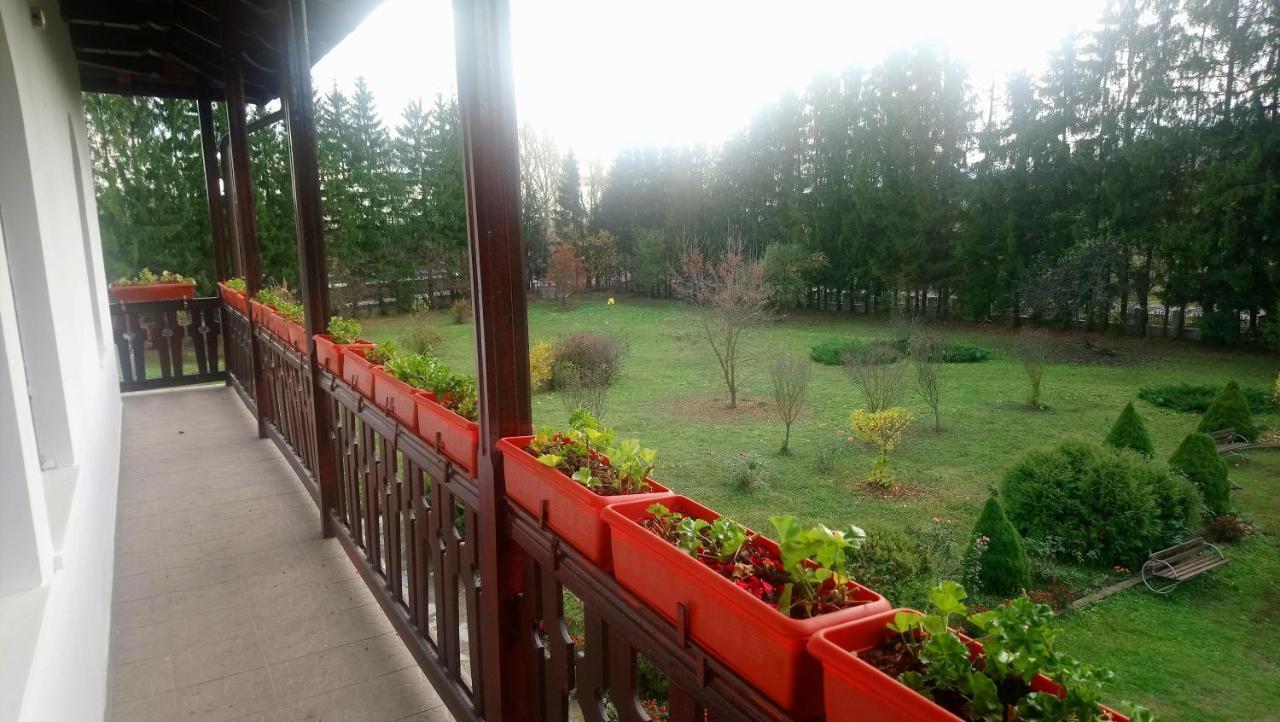 Casa de Pelerinaj Ierusalim Hozeva Guest House Minastirea Neamt Bagian luar foto